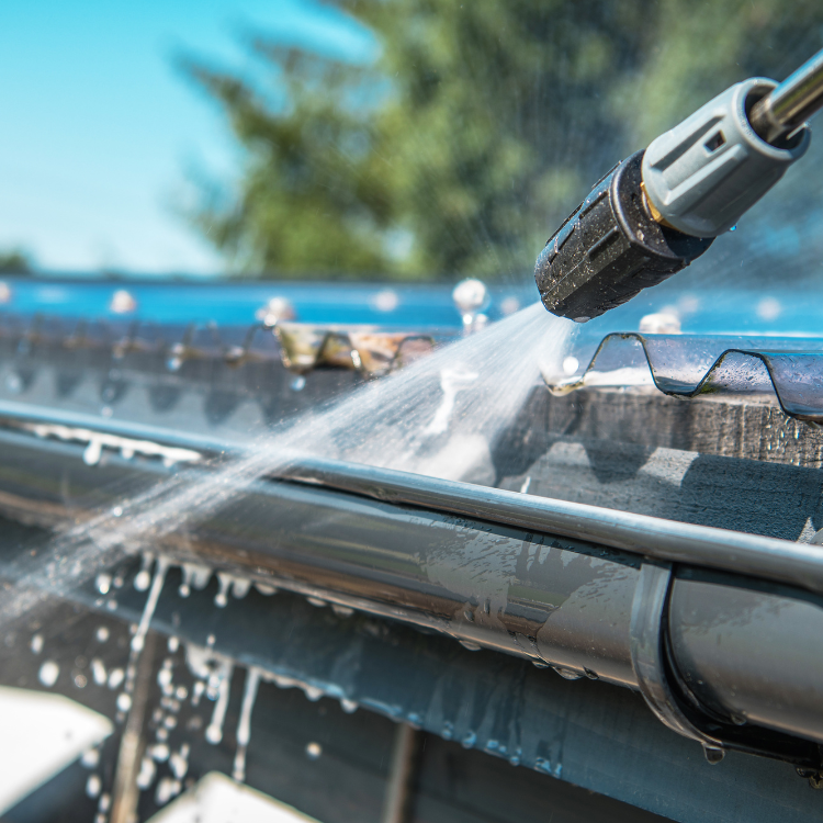 Gutter Cleaning in Tacoma, WA Gutter Cleaning in Tacoma, WA